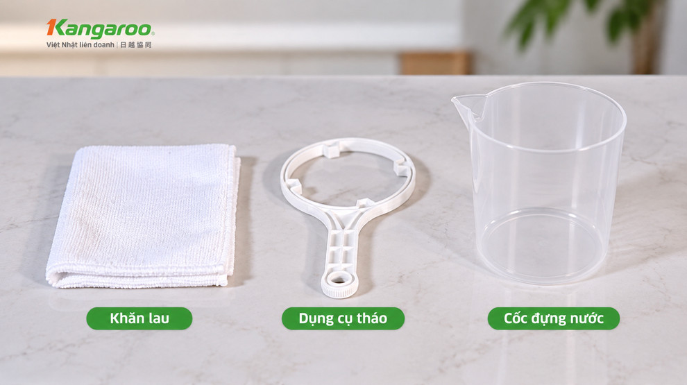 Bạn có thể chuẩn bị dụng cụ tháo cốc lọc chuyên dụng để tháo cốc lọc dễ dàng hơn