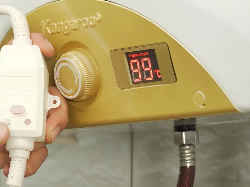 Lắp ống nước nóng đầu ra của bình gián tiếp