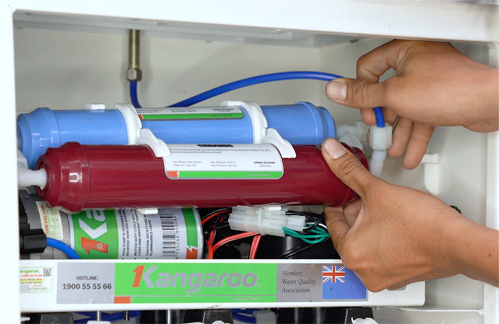Thông tắc đúng cách cần bảo vệ cả đường nước, linh kiện điện và chất lượng nước đầu ra.