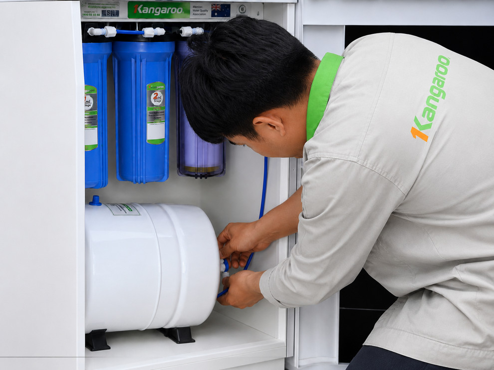 Cấu tạo bình áp gồm bóng cao su chứa nước và khoang khí nén bên ngoài 