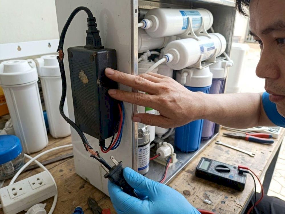 Hệ thống dây điện bị đứt khiến máy lọc nước không thể vào điện